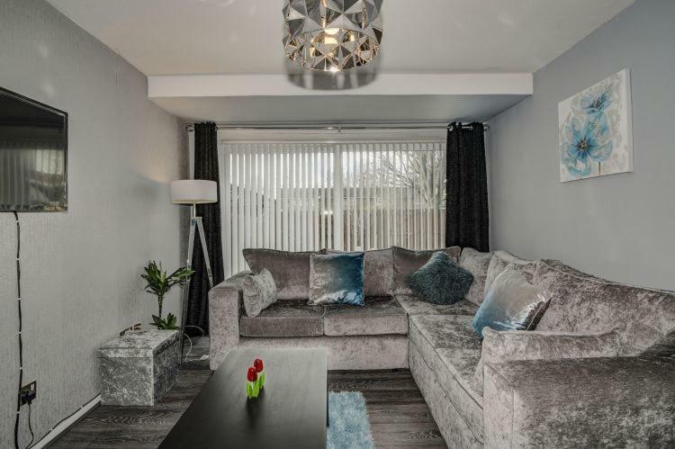 Newly Renovated Modern Home Манчестър Екстериор снимка